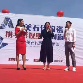 周海媚空降淄博陶博會現(xiàn)場！