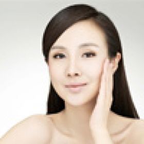 干露露擔任溫州大戲院酬賓晚會嘉賓